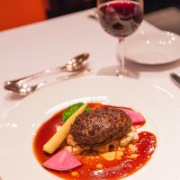 高級レストランでの食事画像