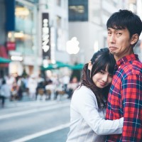 彼女の友達に迫られる画像