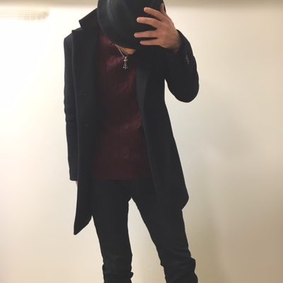 Bershkaニットとチェスターコートの着こなし写真