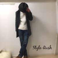 GU白タートルニットセーターとチェスターコートのスナップ写真